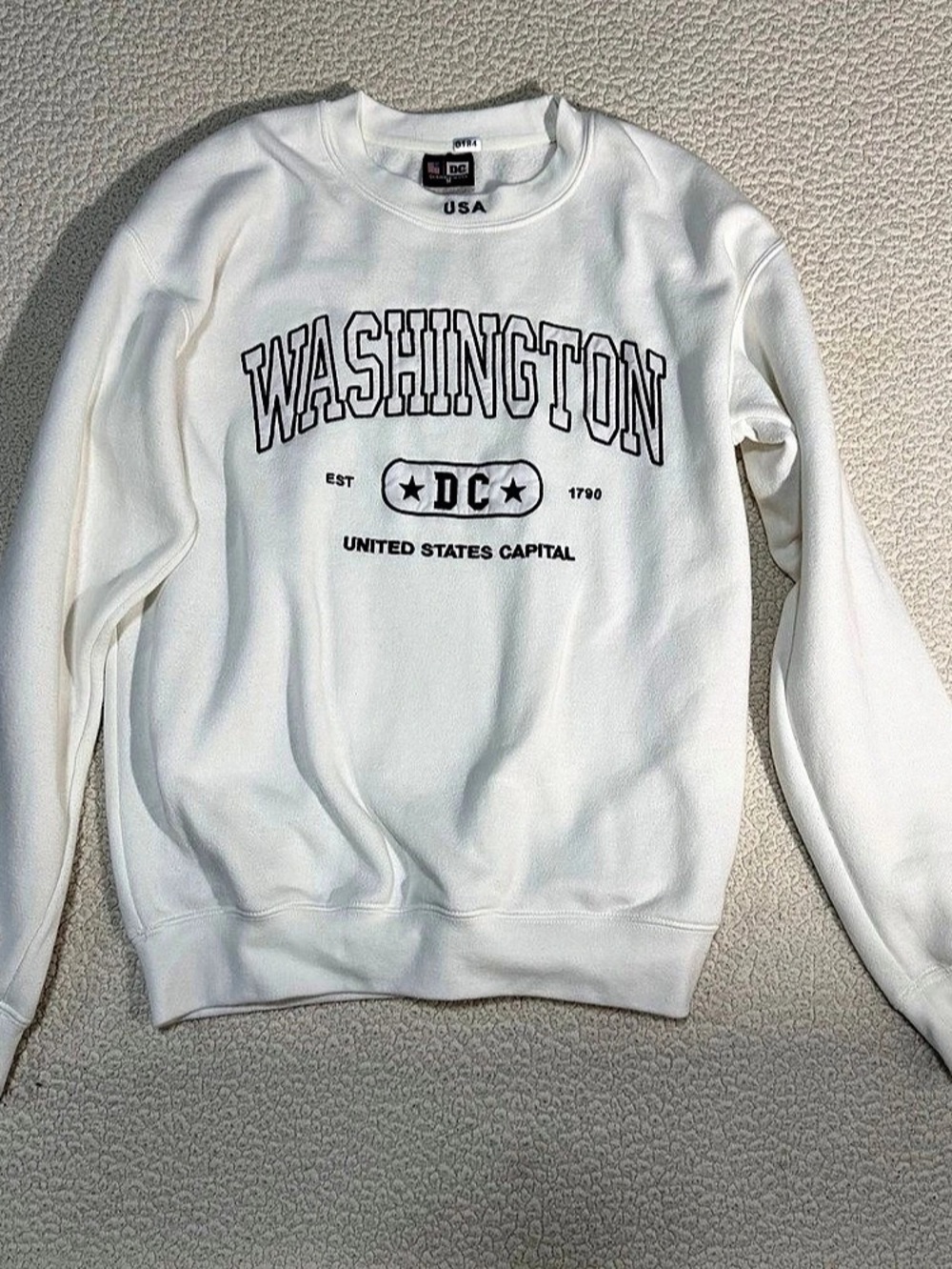 DC Washington DC sweatshirt Graphic Sweatshirt in White Size Medium Like New